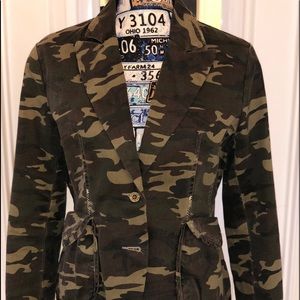 💚Like New NESLAY Lightweight Camouflage Jacket 💚